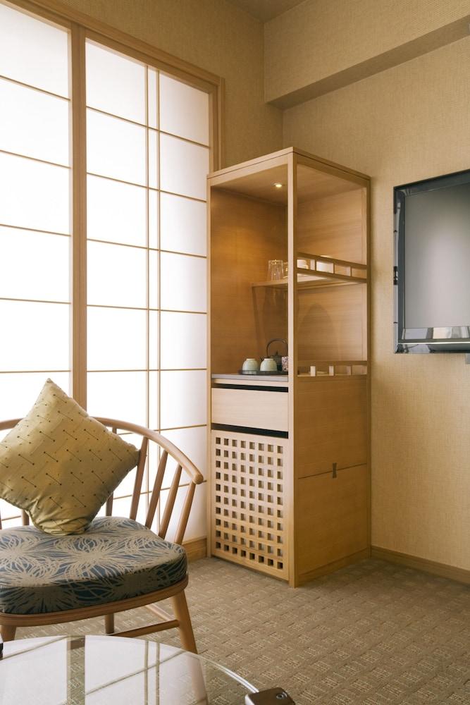 Niwa 4*